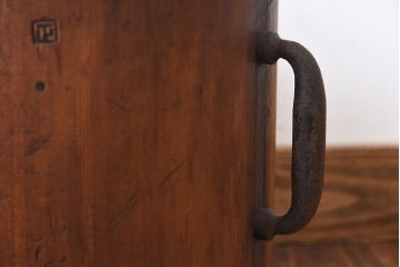 アンティーク雑貨　和製アンティーク　錆のある取っ手が渋い味わいの一斗升(いっとます)