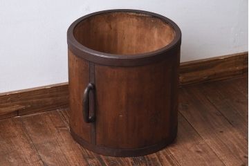 アンティーク雑貨　和製アンティーク　錆のある取っ手が渋い味わいの一斗升(いっとます)