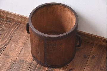 アンティーク雑貨　和製アンティーク　錆のある取っ手が渋い味わいの一斗升(いっとます)