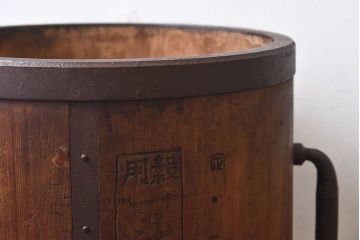 アンティーク雑貨　和製アンティーク　錆のある取っ手が渋い味わいの一斗升(いっとます)