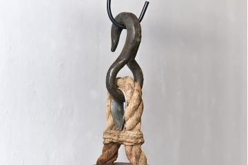 アンティーク雑貨　古民具　古いケヤキ材が味わい深い堅牢な作りの滑車