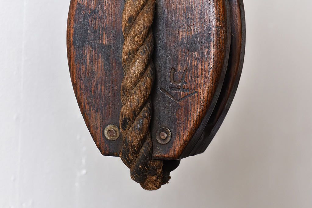 アンティーク雑貨　古民具　古いケヤキ材が味わい深い堅牢な作りの滑車