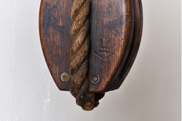 アンティーク雑貨　古民具　古いケヤキ材が味わい深い堅牢な作りの滑車