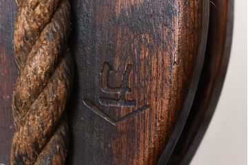 アンティーク雑貨　古民具　古いケヤキ材が味わい深い堅牢な作りの滑車