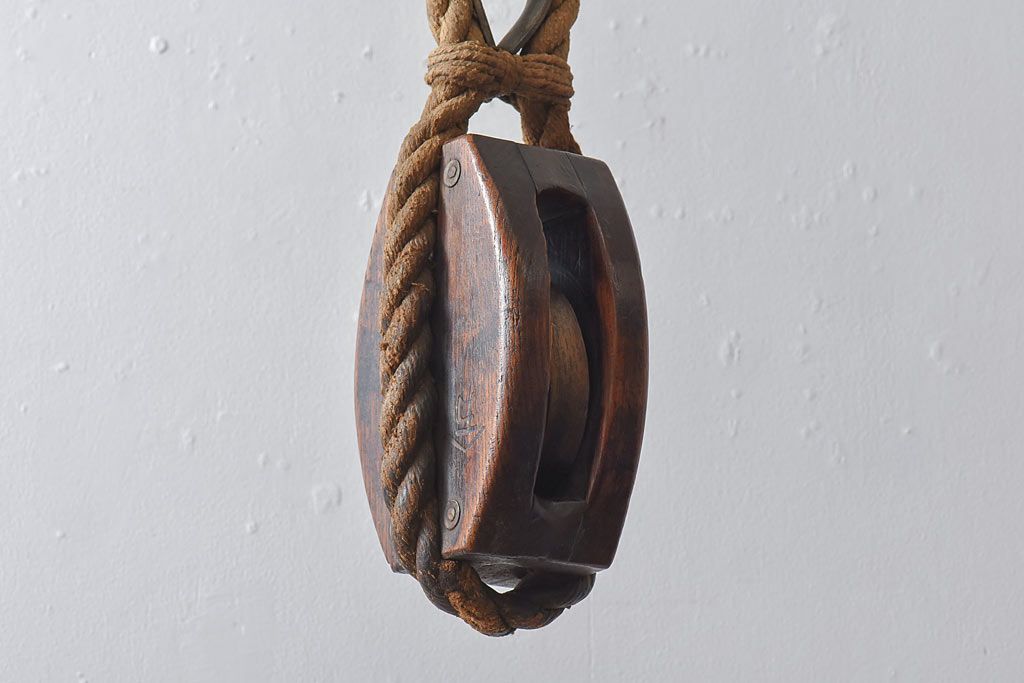 アンティーク雑貨　古民具　古いケヤキ材が味わい深い堅牢な作りの滑車