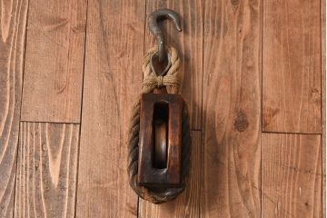 アンティーク雑貨　古民具　古いケヤキ材が味わい深い堅牢な作りの滑車