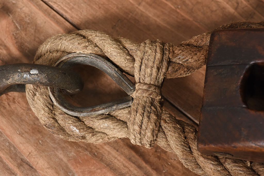 アンティーク雑貨　古民具　古いケヤキ材が味わい深い堅牢な作りの滑車