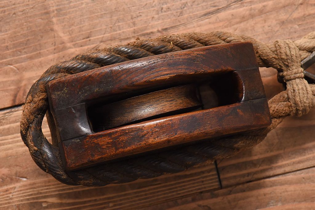 アンティーク雑貨　古民具　古いケヤキ材が味わい深い堅牢な作りの滑車