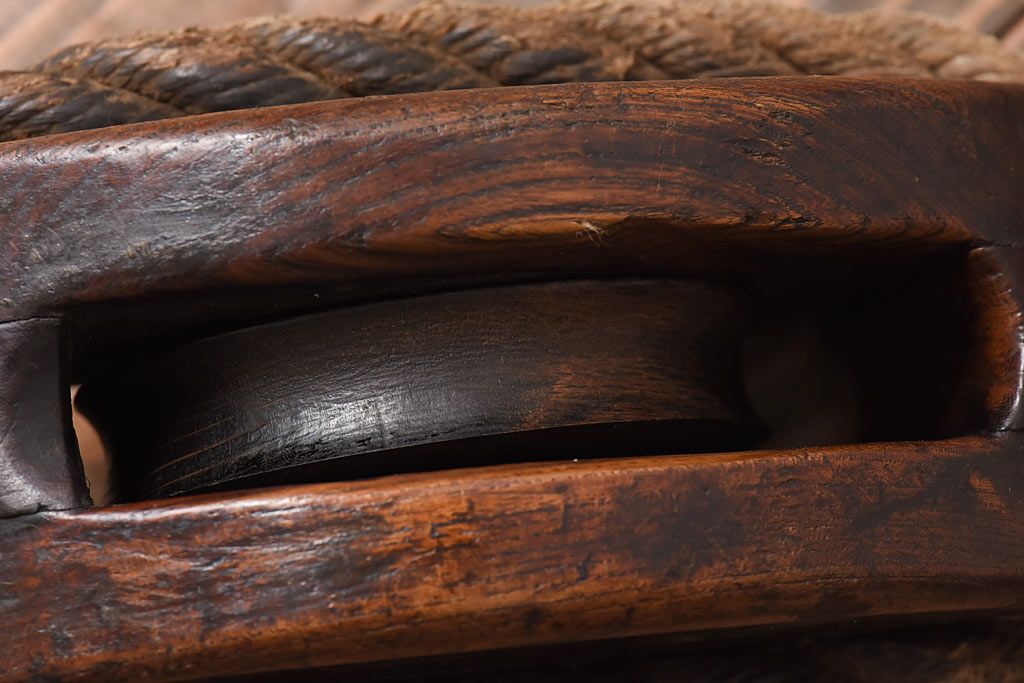 アンティーク雑貨　古民具　古いケヤキ材が味わい深い堅牢な作りの滑車