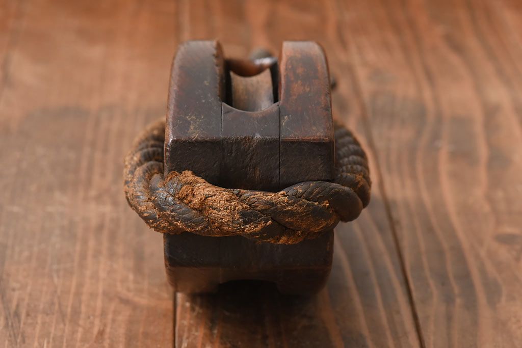 アンティーク雑貨　古民具　古いケヤキ材が味わい深い堅牢な作りの滑車