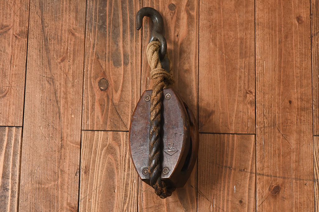 アンティーク雑貨　古民具　古いケヤキ材が味わい深い堅牢な作りの滑車