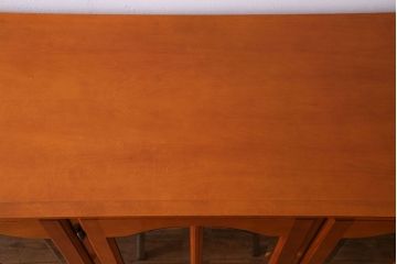 中古　アーリーアメリカン　明るい色味のサイドボード(キャビネット、収納棚、飾り棚)