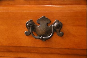 中古　アーリーアメリカン　明るい色味のサイドボード(キャビネット、収納棚、飾り棚)