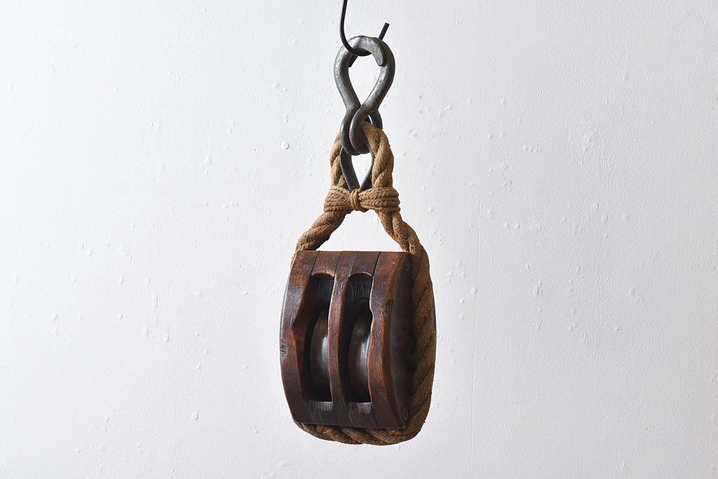 アンティーク雑貨　古民具　古いケヤキ材が味わい深い堅牢な作りの二車式滑車