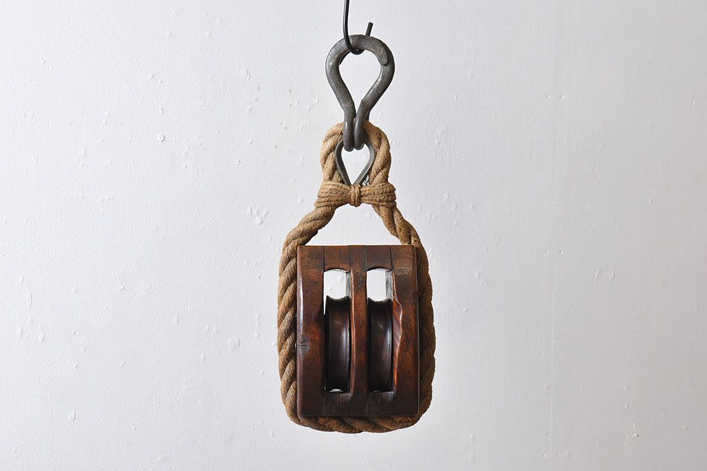 アンティーク雑貨　古民具　古いケヤキ材が味わい深い堅牢な作りの二車式滑車