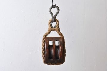 アンティーク雑貨　古民具　古いケヤキ材が味わい深い堅牢な作りの二車式滑車