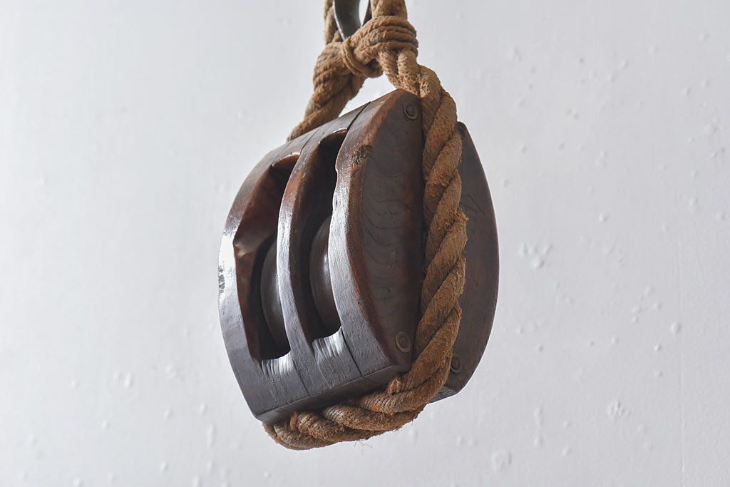 アンティーク雑貨　古民具　古いケヤキ材が味わい深い堅牢な作りの二車式滑車