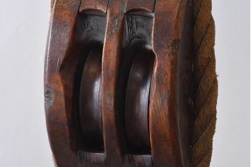 アンティーク雑貨　古民具　古いケヤキ材が味わい深い堅牢な作りの二車式滑車