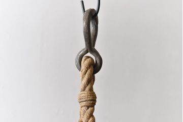 アンティーク雑貨　古民具　古いケヤキ材が味わい深い堅牢な作りの二車式滑車