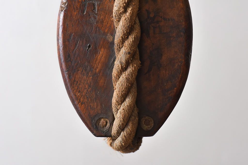 アンティーク雑貨　古民具　古いケヤキ材が味わい深い堅牢な作りの二車式滑車