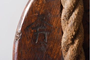 アンティーク雑貨　古民具　古いケヤキ材が味わい深い堅牢な作りの二車式滑車