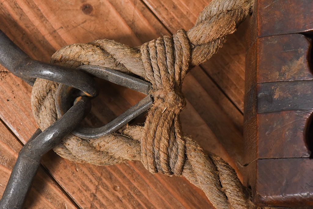 アンティーク雑貨　古民具　古いケヤキ材が味わい深い堅牢な作りの二車式滑車