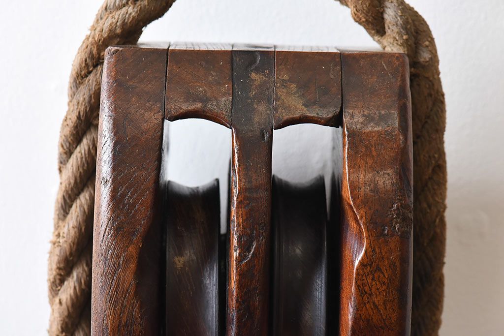 アンティーク雑貨　古民具　古いケヤキ材が味わい深い堅牢な作りの二車式滑車