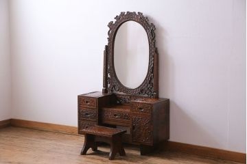 中古　ビンテージ　伝統工芸軽井沢彫り　桜彫刻が目を引く小振りな椅子付きドレッサー