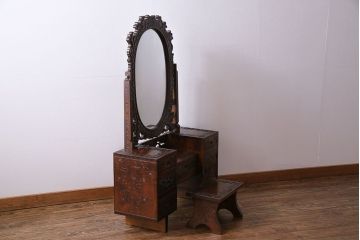中古　ビンテージ　伝統工芸軽井沢彫り　桜彫刻が目を引く小振りな椅子付きドレッサー