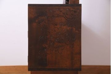 中古　ビンテージ　伝統工芸軽井沢彫り　桜彫刻が目を引く小振りな椅子付きドレッサー