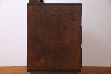 中古　ビンテージ　伝統工芸軽井沢彫り　桜彫刻が目を引く小振りな椅子付きドレッサー