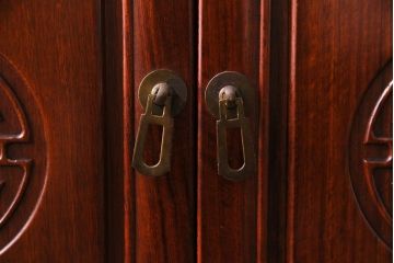 アンティーク家具　唐木　花梨材　赤みがかった色合いが美しいサイドテーブル(チェスト、収納棚、カリン材)
