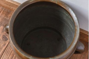 アンティーク雑貨　骨董・古民具　明治大正期　上手物　渋い和の趣きがある御所車紋様の耳付銅火鉢(鉢カバー)(1)