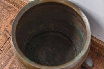 アンティーク雑貨　和製アンティーク　上手物　紋入りで風格のある耳付銅火鉢(鉢カバー)(1)