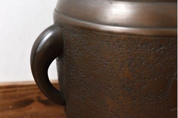 アンティーク雑貨　和製アンティーク　上手物　紋入りで風格のある耳付銅火鉢(鉢カバー)(2)