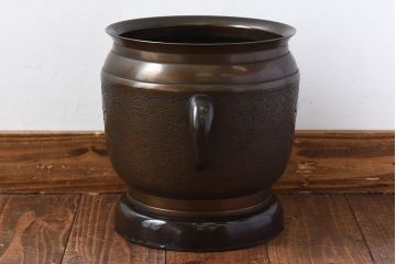 アンティーク雑貨　和製アンティーク　上手物　紋入りで風格のある耳付銅火鉢(鉢カバー)(2)