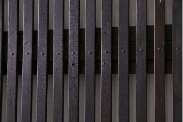 和製アンティーク　裏ガラス入り　和モダンな総ケヤキの格子戸(引き戸、建具)2枚セット