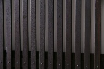 和製アンティーク　裏ガラス入り　和モダンな総ケヤキの格子戸(引き戸、建具)2枚セット