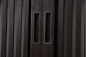 和製アンティーク　裏ガラス入り　和モダンな総ケヤキの格子戸(引き戸、建具)2枚セット