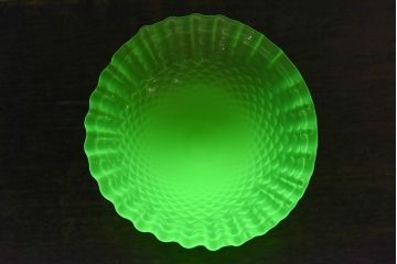 アンティーク雑貨　ウランガラス　優雅なデザインが素敵なグラス(パフェグラス、コンポート、ワセリンガラス)