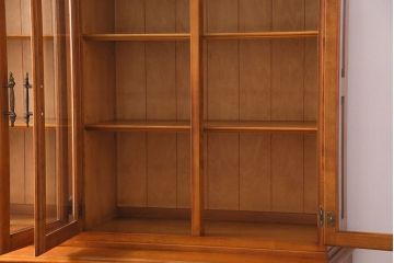 中古美品　横浜ダニエル(daniel)　A-213　飾り棚(食器棚、カップボード、キャビネット)(定価約120万円)(1)