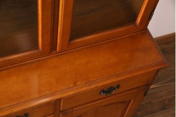 中古美品　横浜ダニエル(daniel)　A-213　飾り棚(食器棚、カップボード、キャビネット)(定価約120万円)(1)