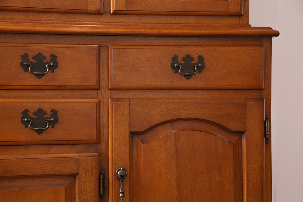 中古美品　横浜ダニエル(daniel)　A-213　飾り棚(食器棚、カップボード、キャビネット)(定価約120万円)(1)