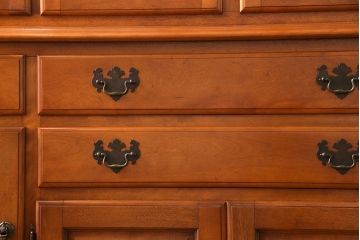 中古美品　横浜ダニエル(daniel)　A-213　飾り棚(食器棚、カップボード、キャビネット)(定価約120万円)(1)