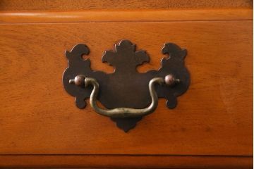 中古美品　横浜ダニエル(daniel)　A-213　飾り棚(食器棚、カップボード、キャビネット)(定価約120万円)(1)