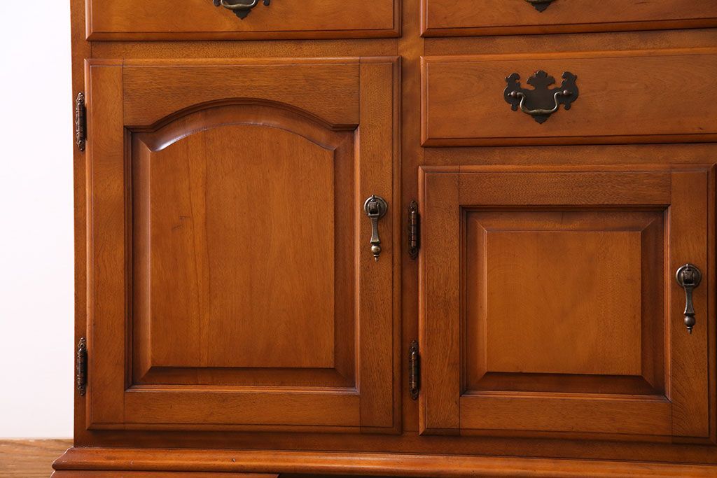 中古美品　横浜ダニエル(daniel)　A-213　飾り棚(食器棚、カップボード、キャビネット)(定価約120万円)(1)