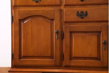 中古美品　横浜ダニエル(daniel)　A-213　飾り棚(食器棚、カップボード、キャビネット)(定価約120万円)(1)