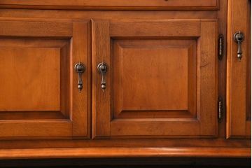 中古美品　横浜ダニエル(daniel)　A-213　飾り棚(食器棚、カップボード、キャビネット)(定価約120万円)(1)