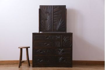 ヴィンテージ家具　ビンテージ　伝統工芸軽井沢彫り　上品な彫りの小振りなドレッシングチェスト(三面鏡、鏡台、ドレッサー)