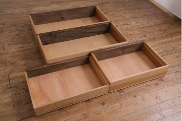 ヴィンテージ家具　ビンテージ　伝統工芸軽井沢彫り　上品な彫りの小振りなドレッシングチェスト(三面鏡、鏡台、ドレッサー)
